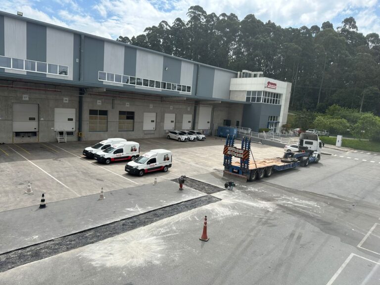 Pavimentação em galpões logísticos.