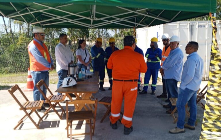 Obra de pavimentação asfáltica em condomínio residencial