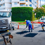 Antes e depois de recapeamento de rua em SP